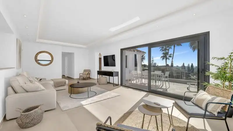 Sala d'estar de Casa o xalet de lloguer en Marbella amb Aire condicionat, Calefacció i Jardí privat