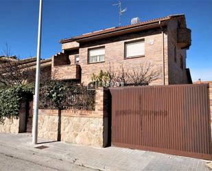 Vista exterior de Casa o xalet en venda en Villanueva de la Cañada amb Aire condicionat, Calefacció i Terrassa