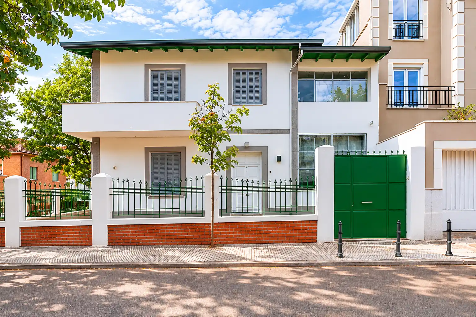 Vista exterior de Casa o chalet en venta en Madrid con Calefacción y Jardín privado