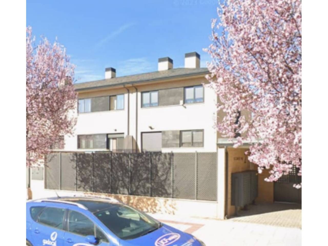 Vista exterior de Casa o xalet en venda en Getafe amb Aire condicionat, Jardí privat i Terrassa