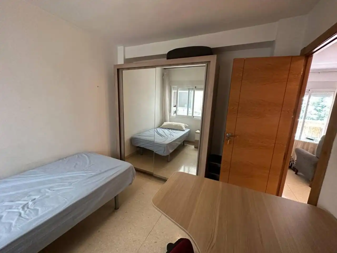Schlafzimmer von Wohnung zur Miete in Granada mit Möbliert und Balkon