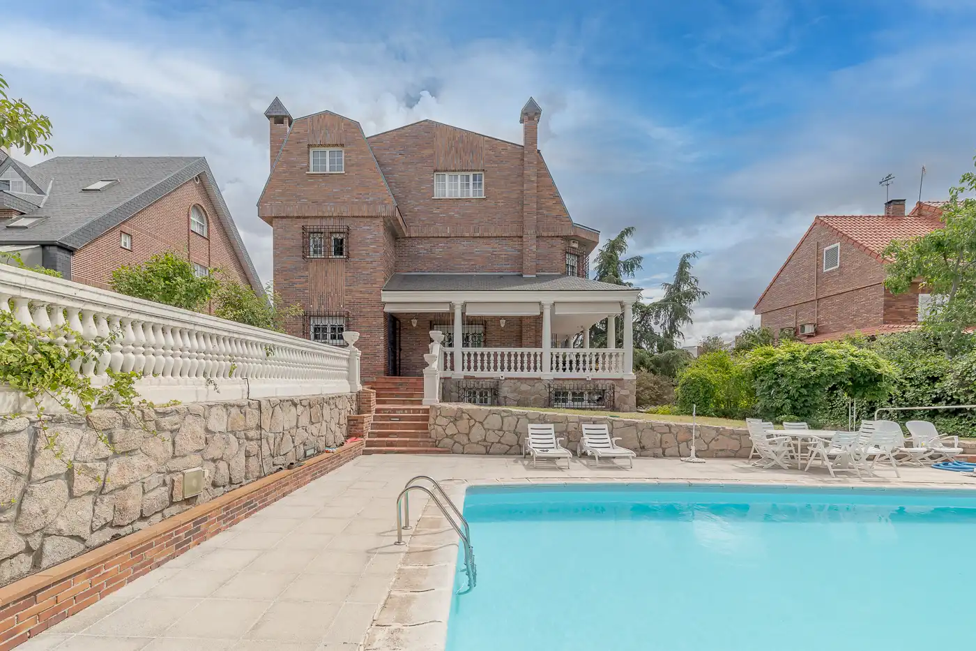 Piscina de Casa o xalet en venda en Pozuelo de Alarcón amb Aire condicionat, Jardí privat i Parquet