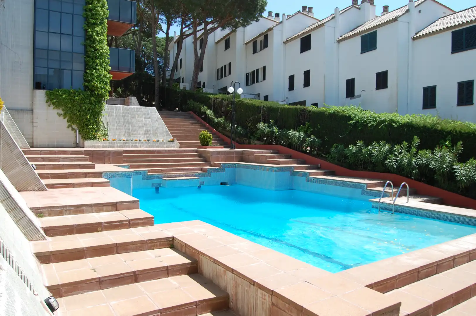 Schwimmbecken von Wohnungen zum Verkauf in Palafrugell mit Klimaanlage, Parkett und Abstellraum