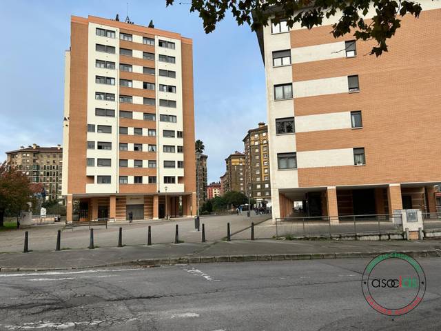 Garaje en Venta en Avilés - CL IGNACIO TRABANCO en Versalles