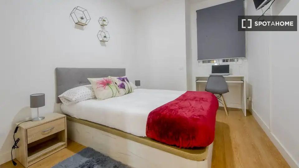 Bedroom of Flat for rent in Madrid  with Air Conditioner, Heating and Furnished