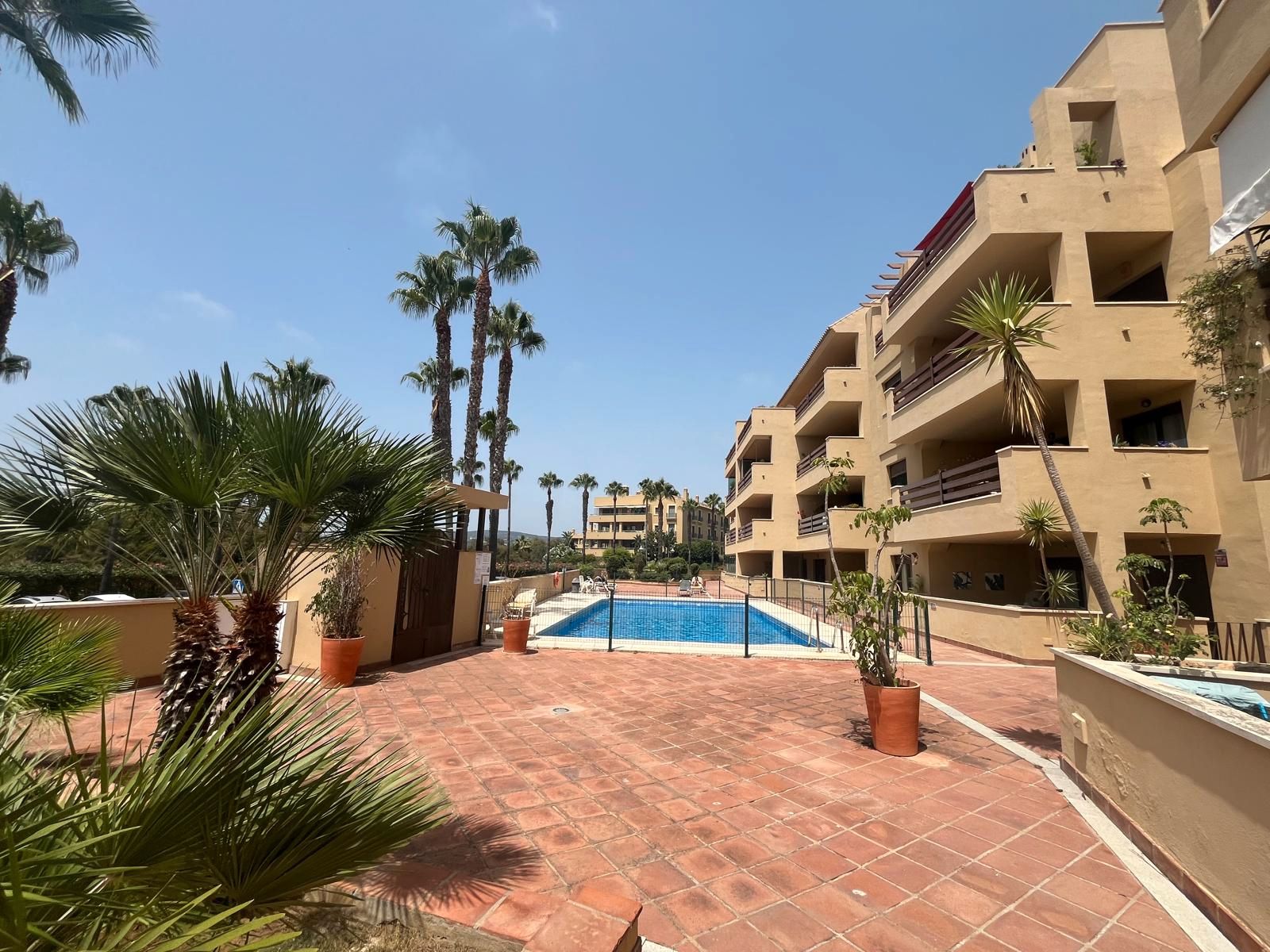 Swimming pool of Flat to rent in Sotogrande  with Air Conditioner, Heating and Terrace