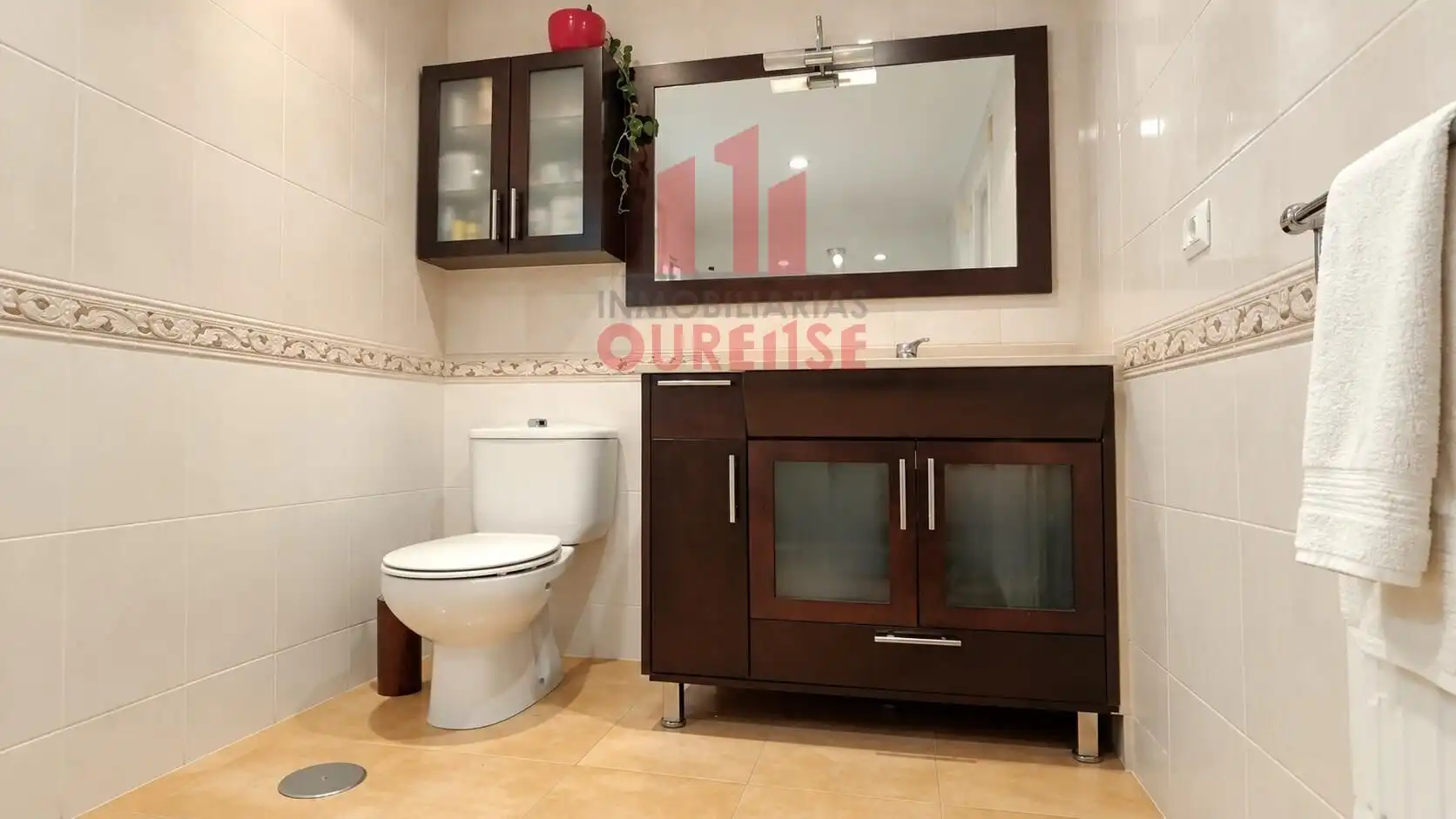 Bathroom of Flat for rent in Ourense Capital   with Heating and Furnished