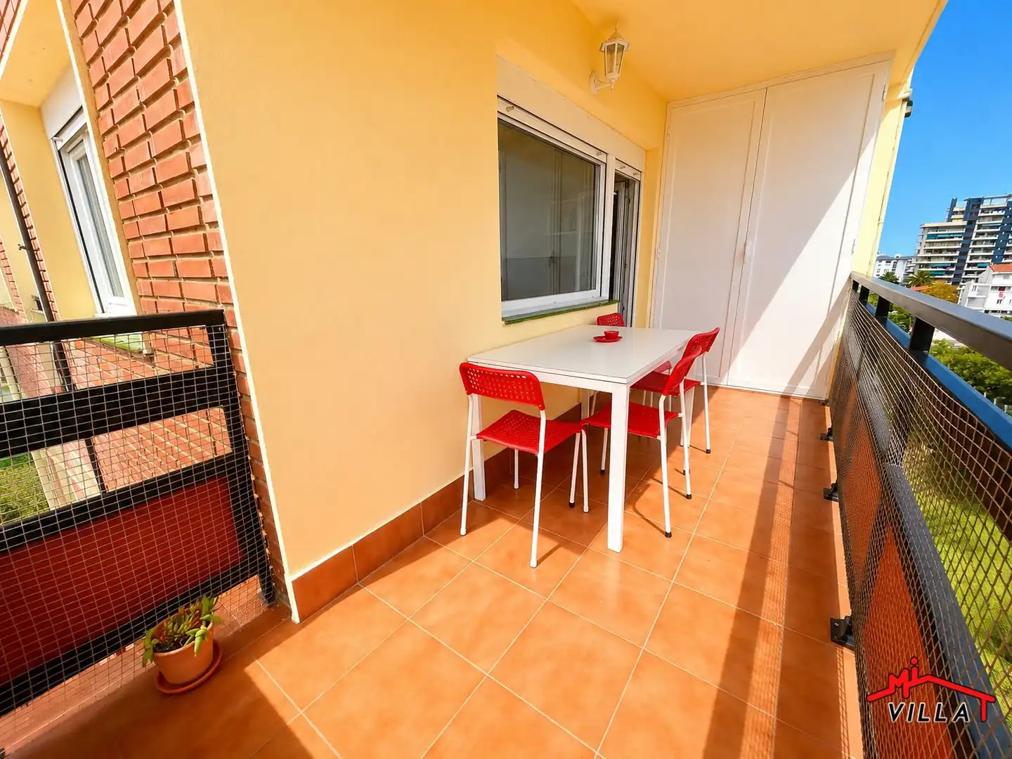 Terrassa de Pis en venda en Laredo amb Calefacció, Parquet i Terrassa