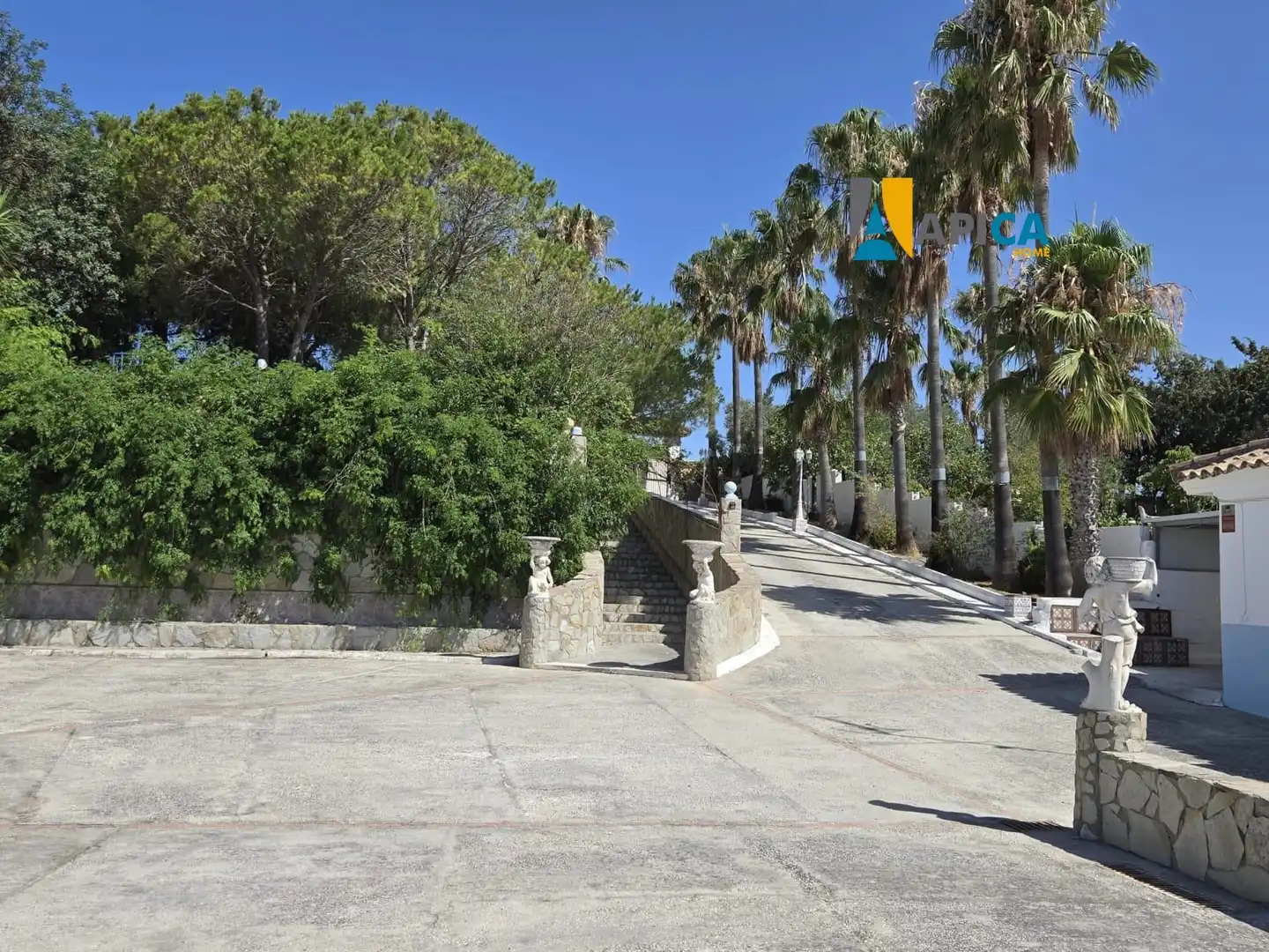 Vista exterior de Casa o chalet en venta en Chiclana de la Frontera con Piscina