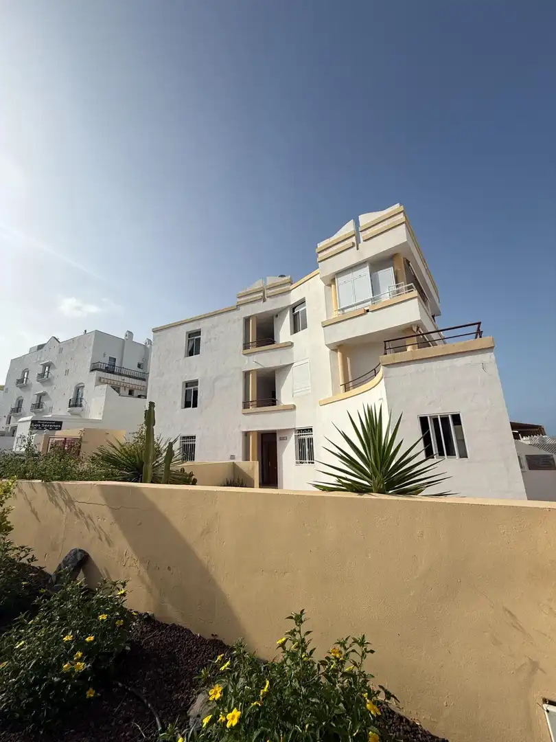 Vista exterior de Ático en venta en Adeje con Terraza, Trastero y Piscina comunitaria