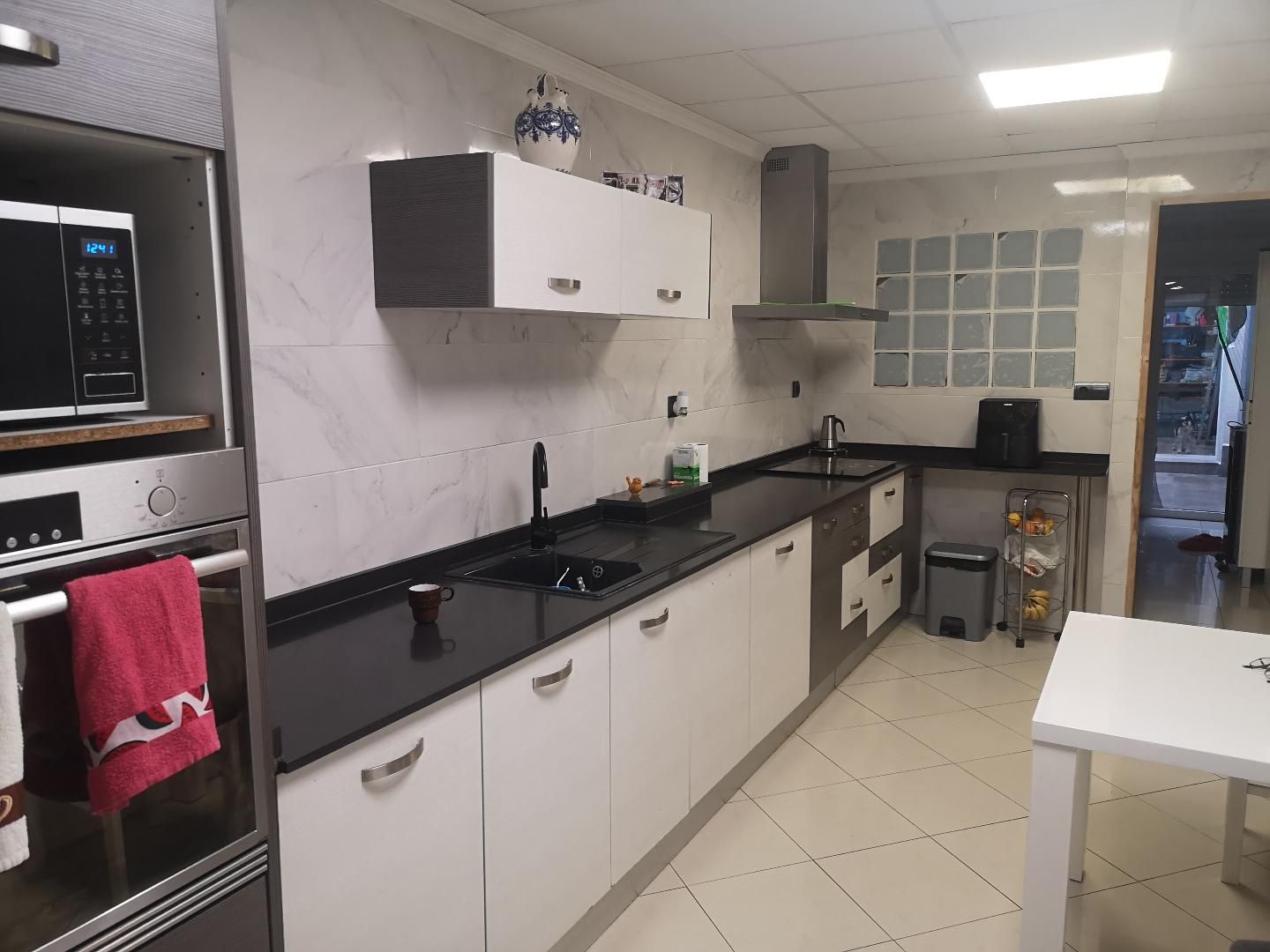 Casa adosada en venda a Dr. Leopold Serra, 12, Caputxins, Casc Urbà