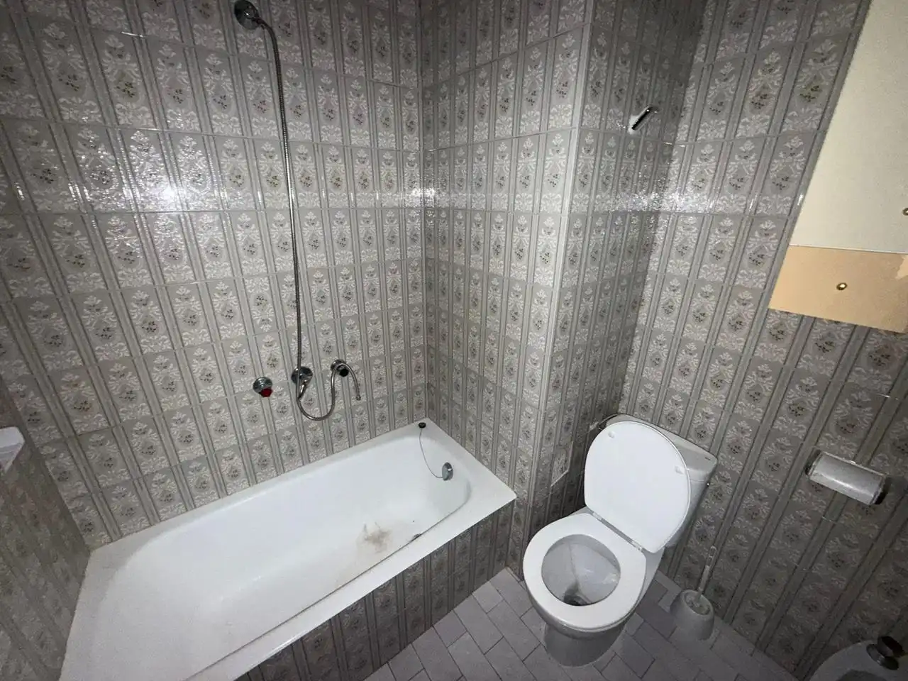 Bathroom of Flat for sale in Castro-Urdiales  with Heating, Storage room and Balcony