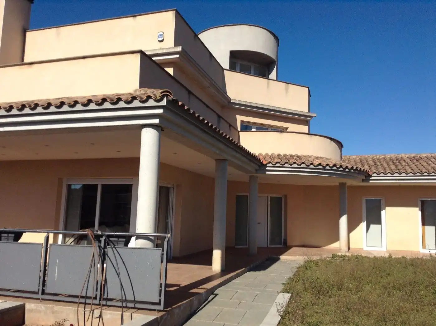 Vista exterior de Casa o xalet en venda en Igualada amb Aire condicionat, Calefacció i Jardí privat