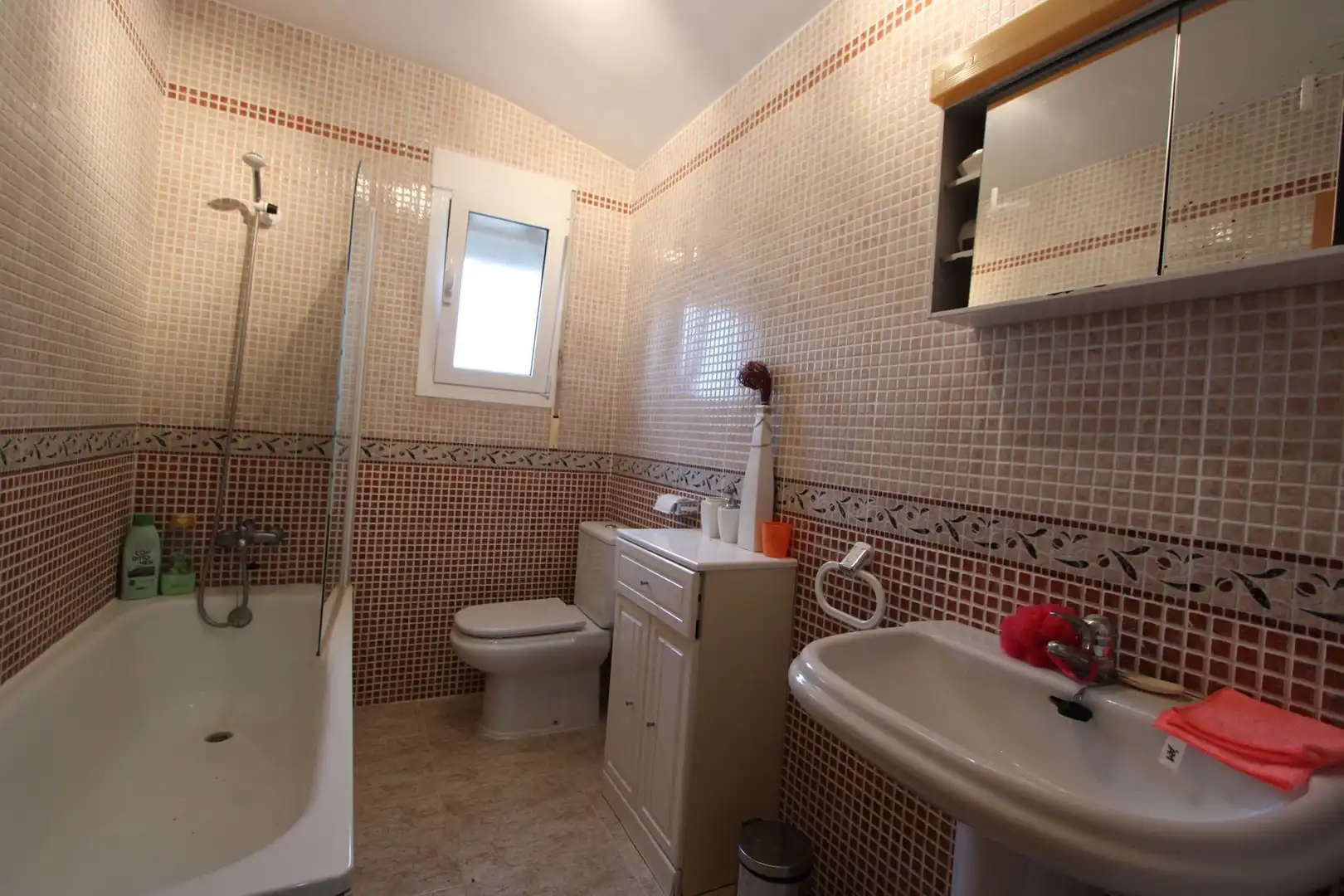 Bany de Casa o xalet en venda en Benidoleig amb Aire condicionat, Calefacció i Jardí privat