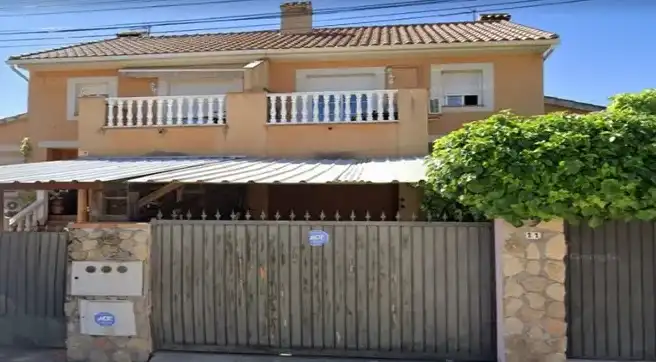 Vista exterior de Casa adosada en venda en Chapinería amb Jardí privat i Piscina