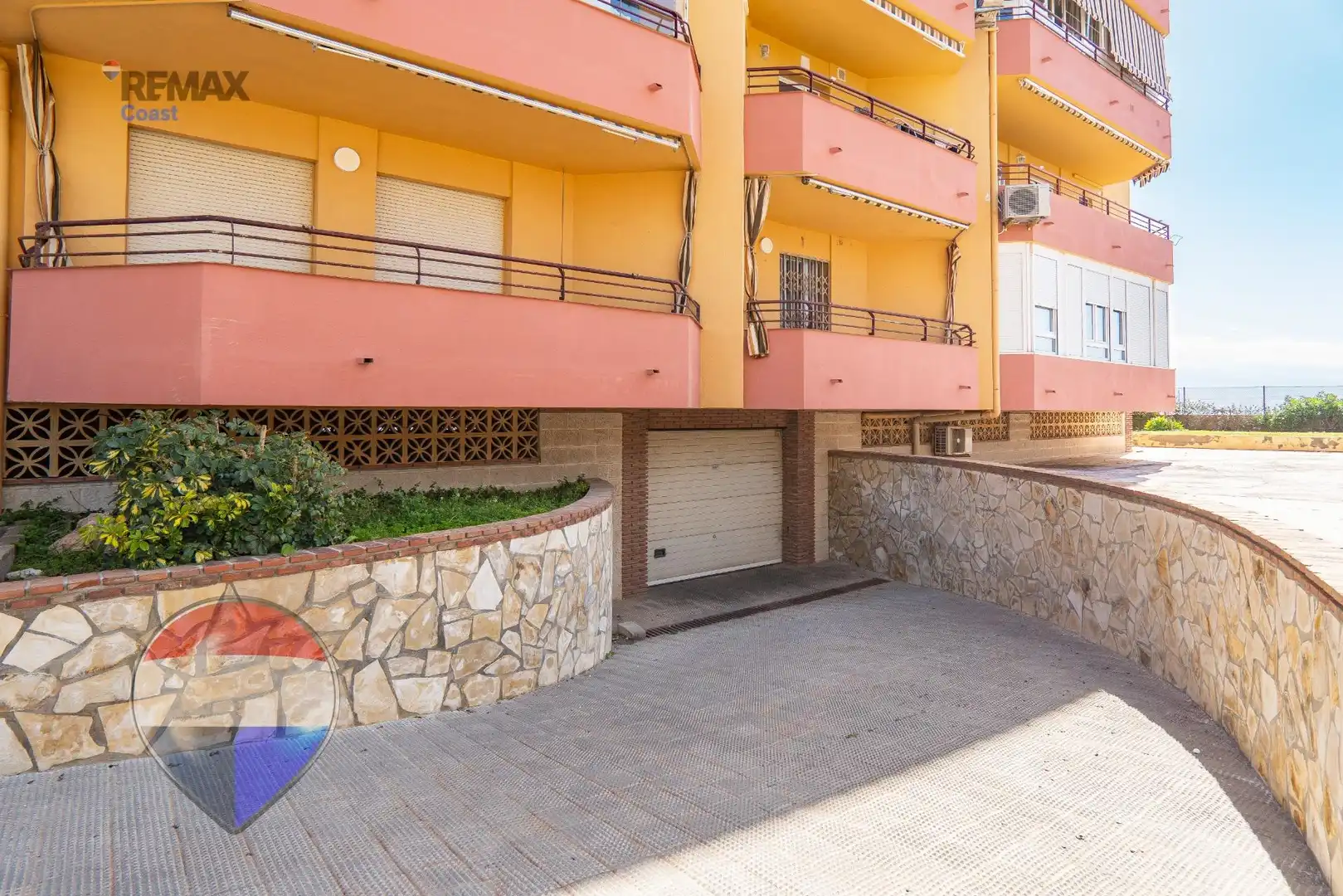 Außenansicht von Wohnung zum Verkauf in Rincón de la Victoria mit Privatgarten, Terrasse und Gemeinschaftspool