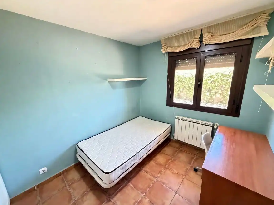 Habitación de Casa o chalet en venta en Chiloeches con Aire acondicionado, Calefacción y Jardín privado