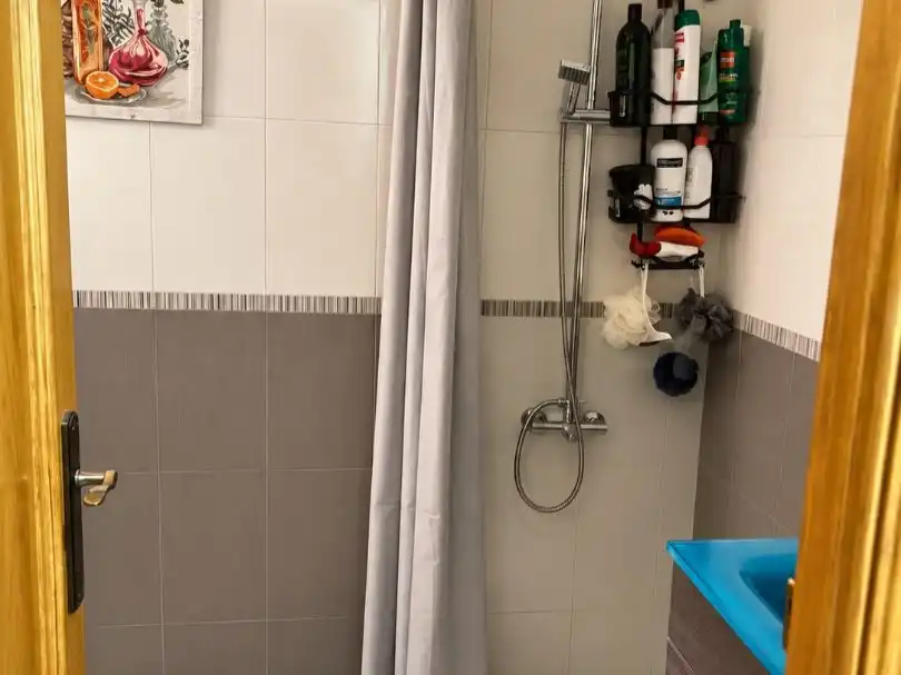 Baño de Piso en venta en  Teruel Capital con Aire acondicionado