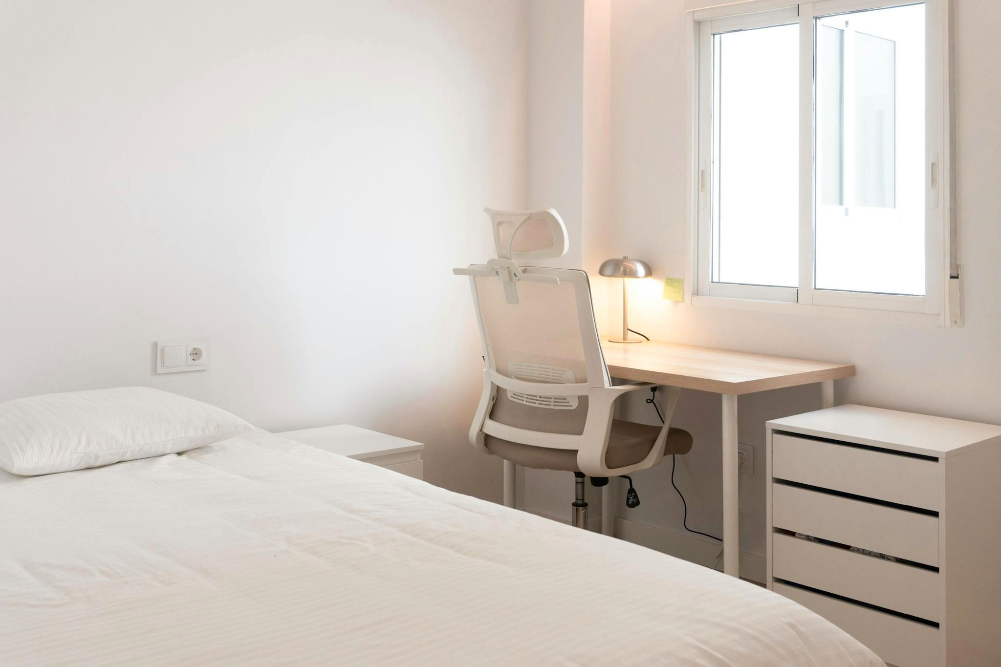 Bedroom of Flat for share in  Valencia Capital  with Air Conditioner, Furnished and Washing machine
