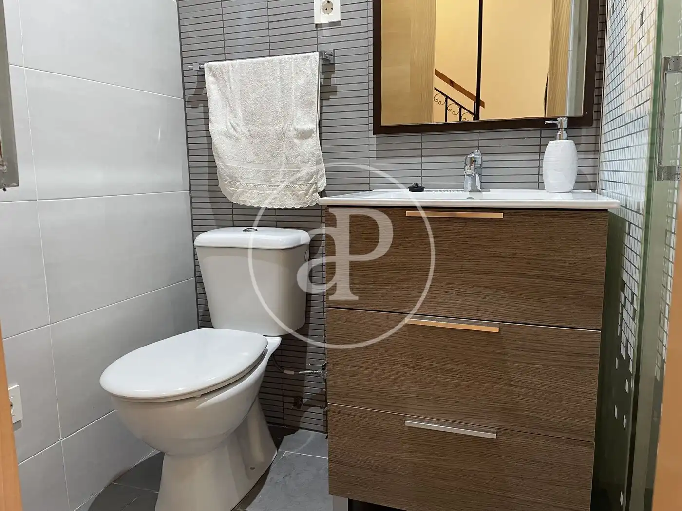 Baño de Dúplex de alquiler en Santa Pola con Aire acondicionado, Calefacción y Terraza