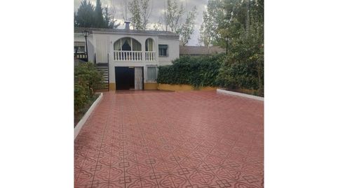 Se Vende Chalet en Ruidera a pie de laguna en Urbanización residencial, imagen 2