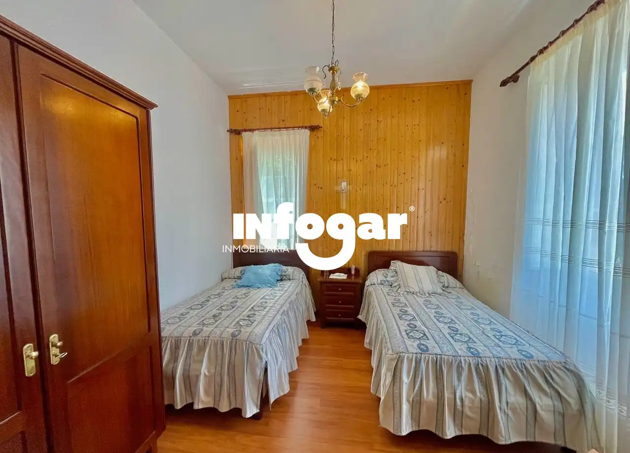 Dormitori de Casa o xalet en venda en O Rosal   amb Jardí privat, Parquet i Terrassa