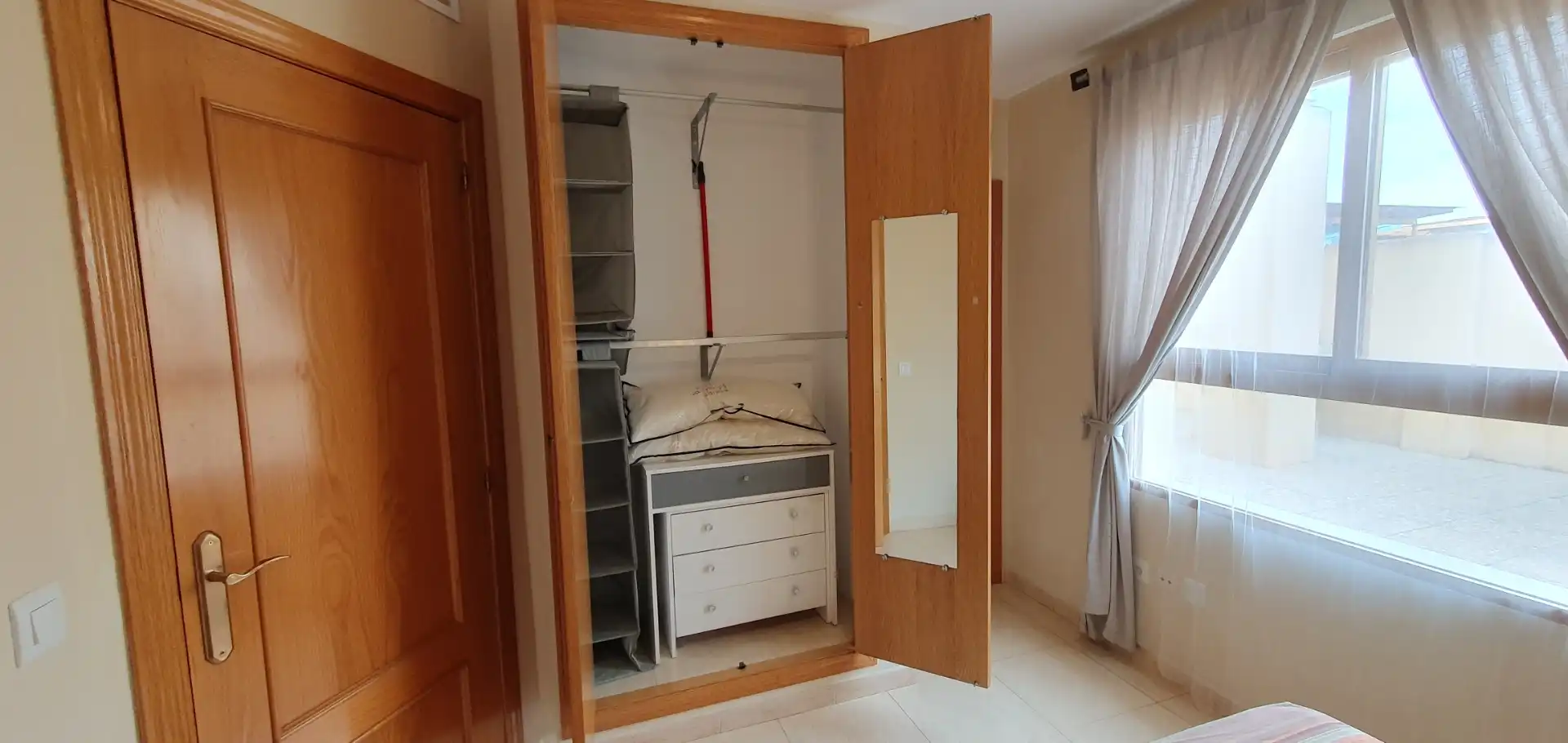 Schlafzimmer von Dachboden zur Miete in Sant Joan d'Alacant mit Terrasse, Abstellraum und Schwimmbad