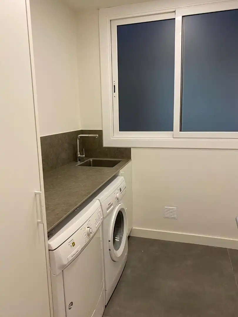 Badezimmer von Wohnung zur Miete in Barcelona mit Klimaanlage, Heizung und Parkett