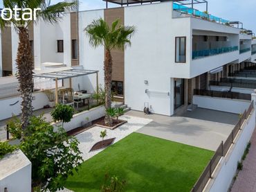 Adossat amb piscina en venda a Residencial Los Altos de la Laguna - Los Balcones