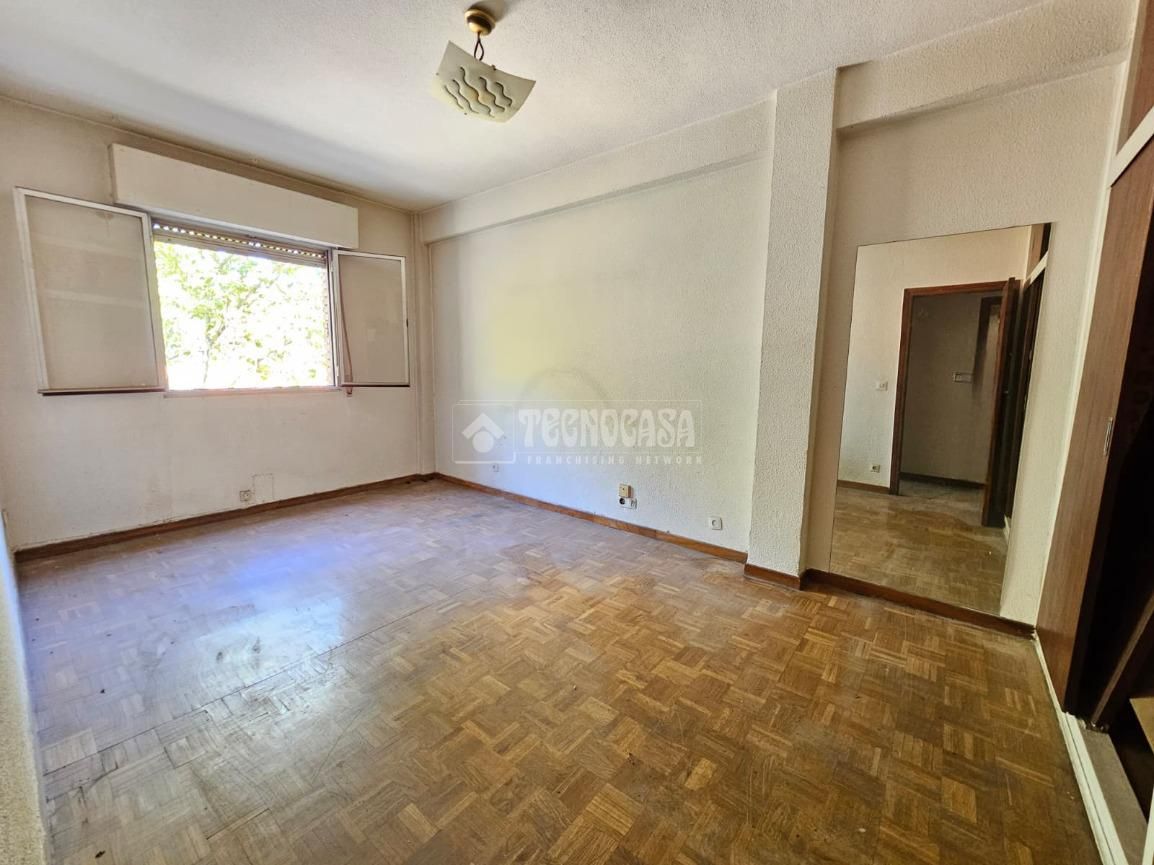 Habitación de Piso en venta en  Madrid Capital con Parquet y Terraza