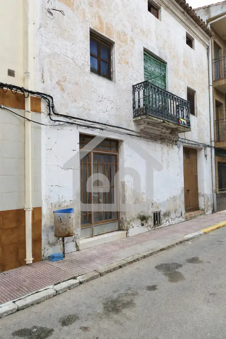 Exterior view of Houses for sale in Requena  with Storage room and Balcony