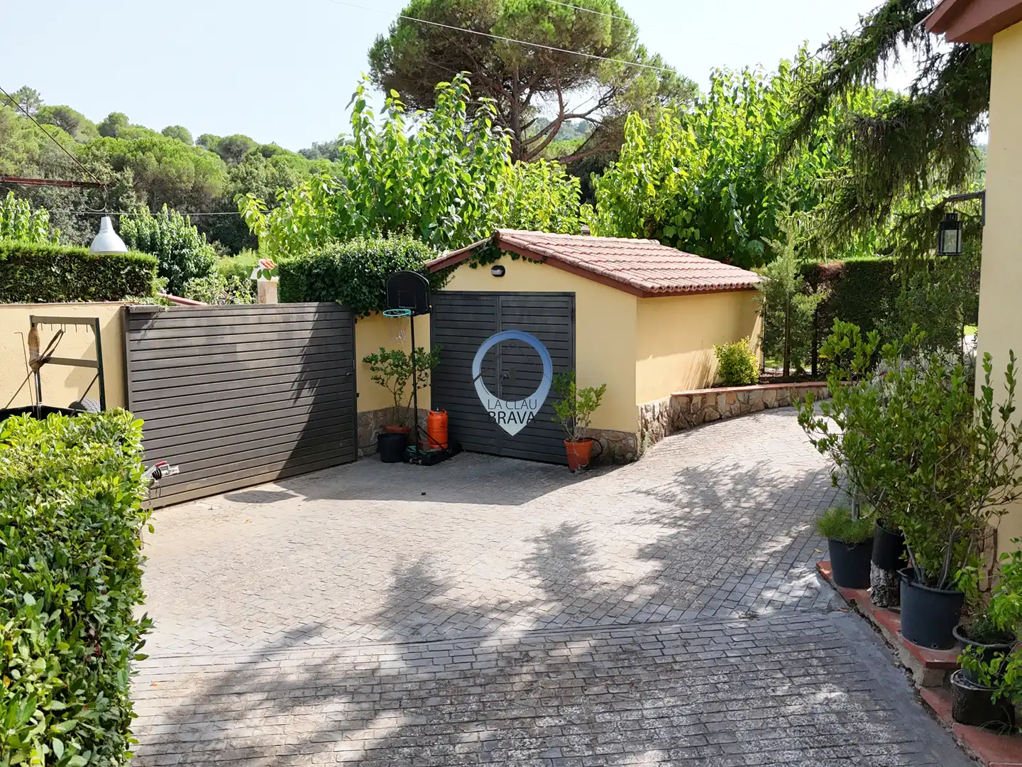 Vista exterior de Casa o xalet en venda en Caldes de Malavella amb Calefacció, Jardí privat i Terrassa