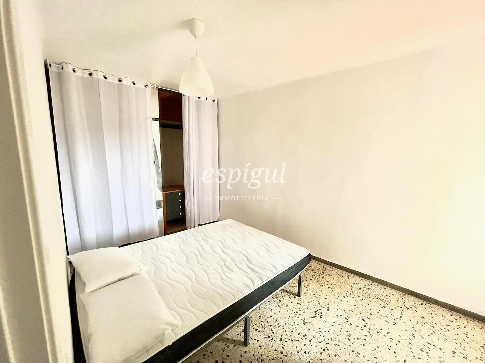 Bedroom of Flat for sale in Salt  with Terrace, Oven and Washing machine