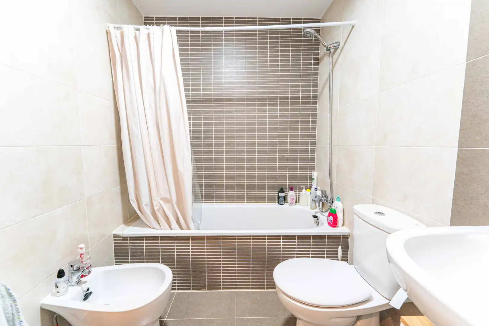 Bathroom of Flat for sale in Móstoles  with Air Conditioner, Heating and Private garden