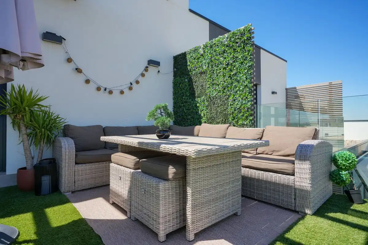 Terraza de Ático en venta en Alcalá de Henares con Aire acondicionado, Calefacción y Jardín privado