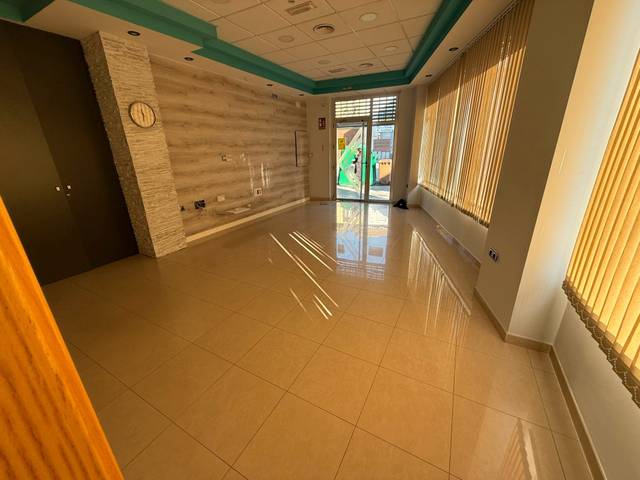 Local comercial en Alquiler en Avenida de Andalucía en Atarfe