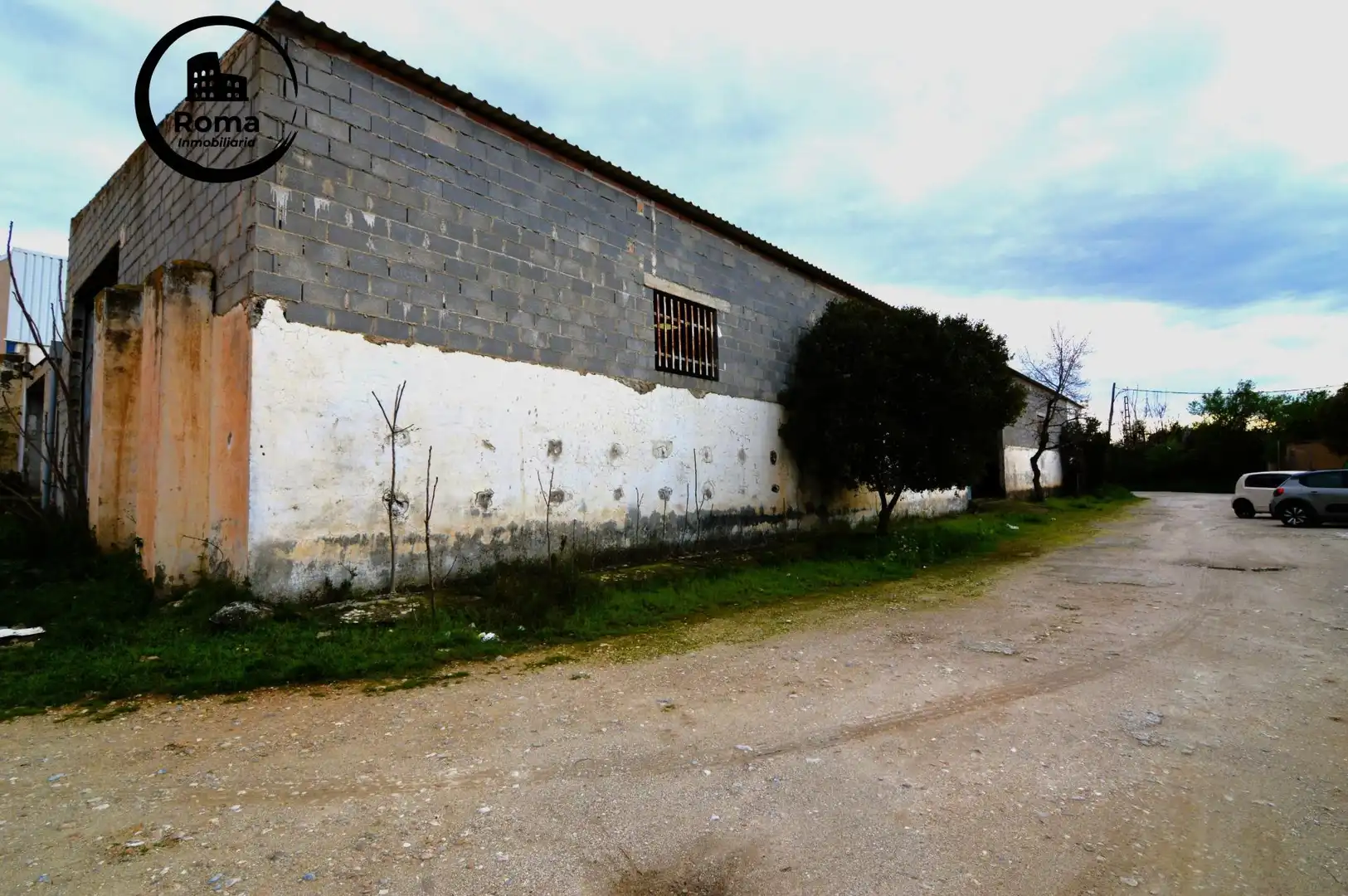 Vista exterior de Nau industrial en venda en Loja