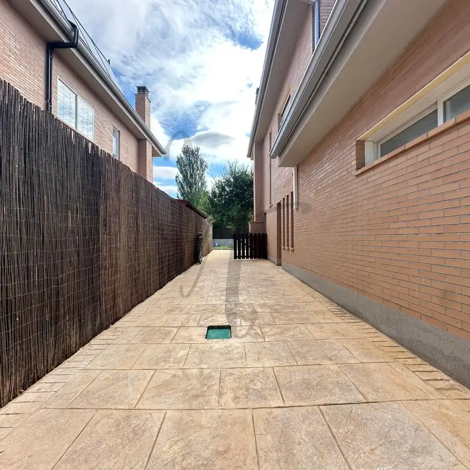 Casa aparellada amb piscina de lloguer a Calle San Martín, imagen 34