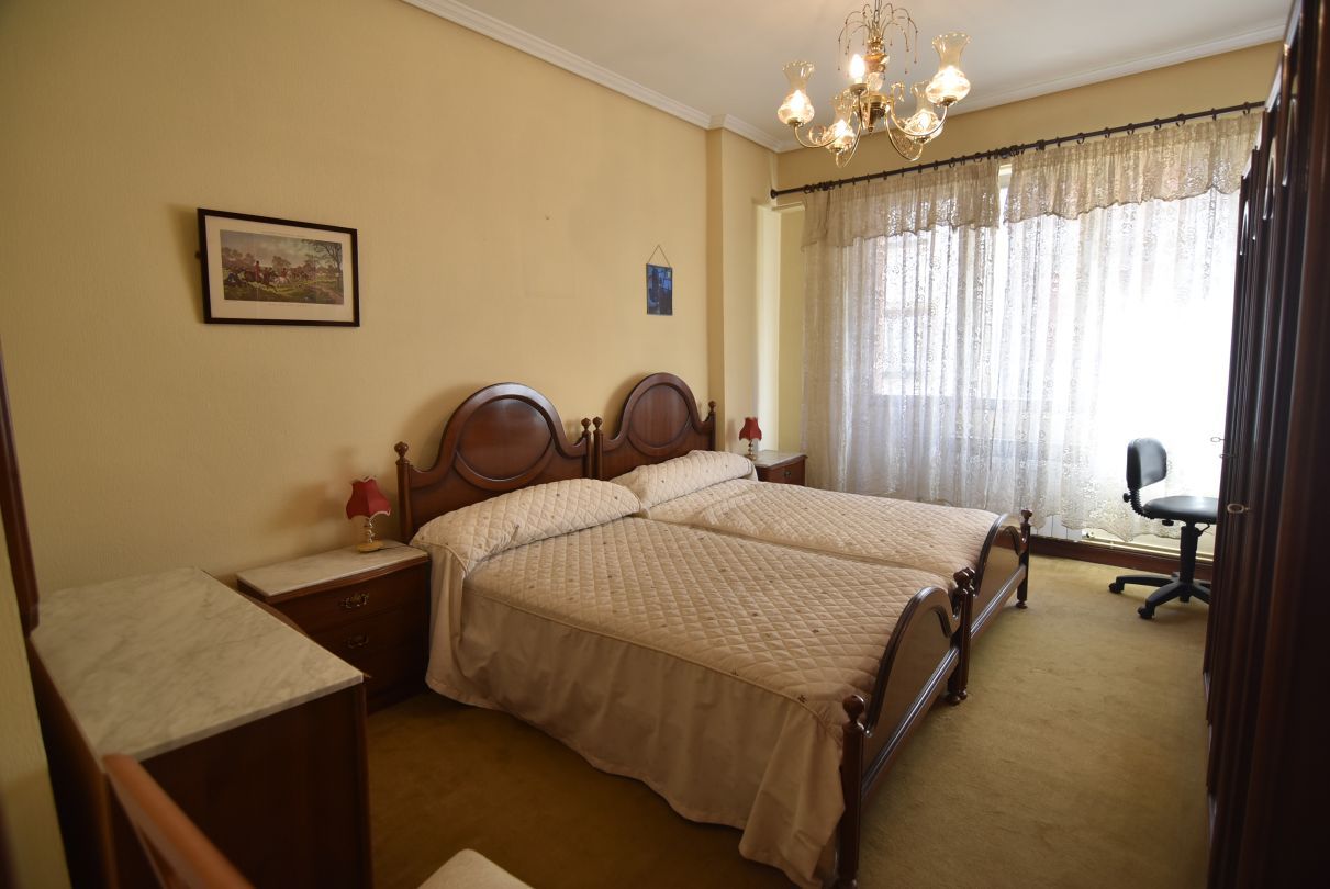 Habitación de Piso en venta en Eibar con Calefacción, Amueblado y Balcón