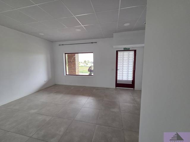 Local comercial en Alquiler en El Quiñón
