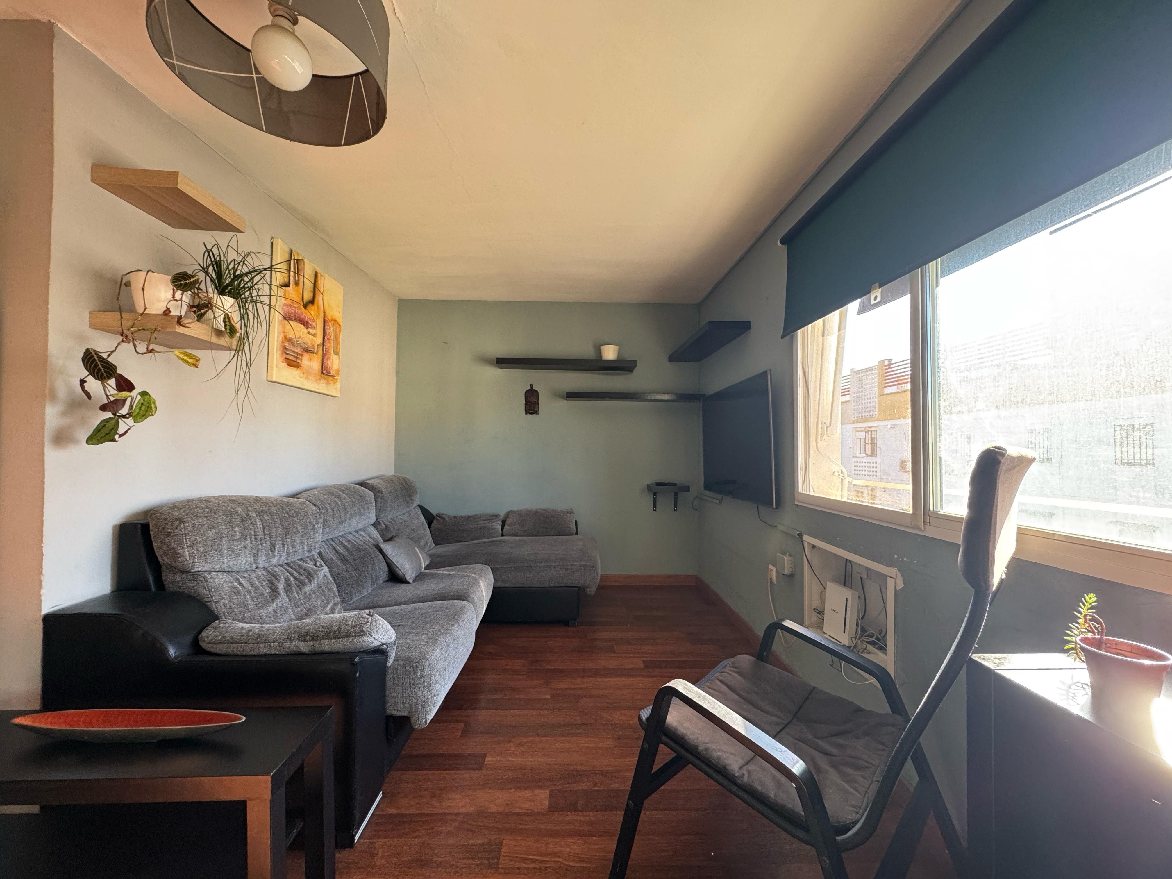 Living room of Flat for sale in  Sevilla Capital  with Storage room