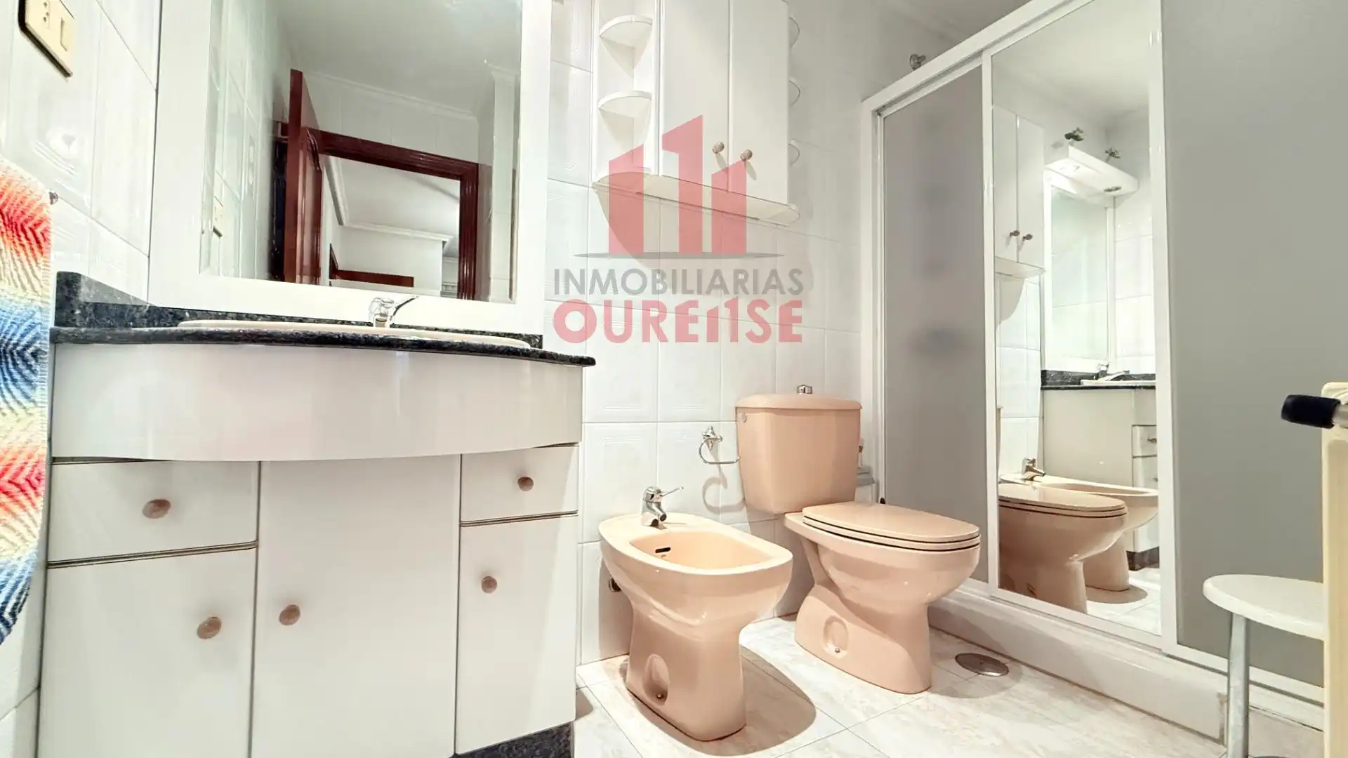 Bathroom of Flat for rent in Ourense Capital   with Furnished
