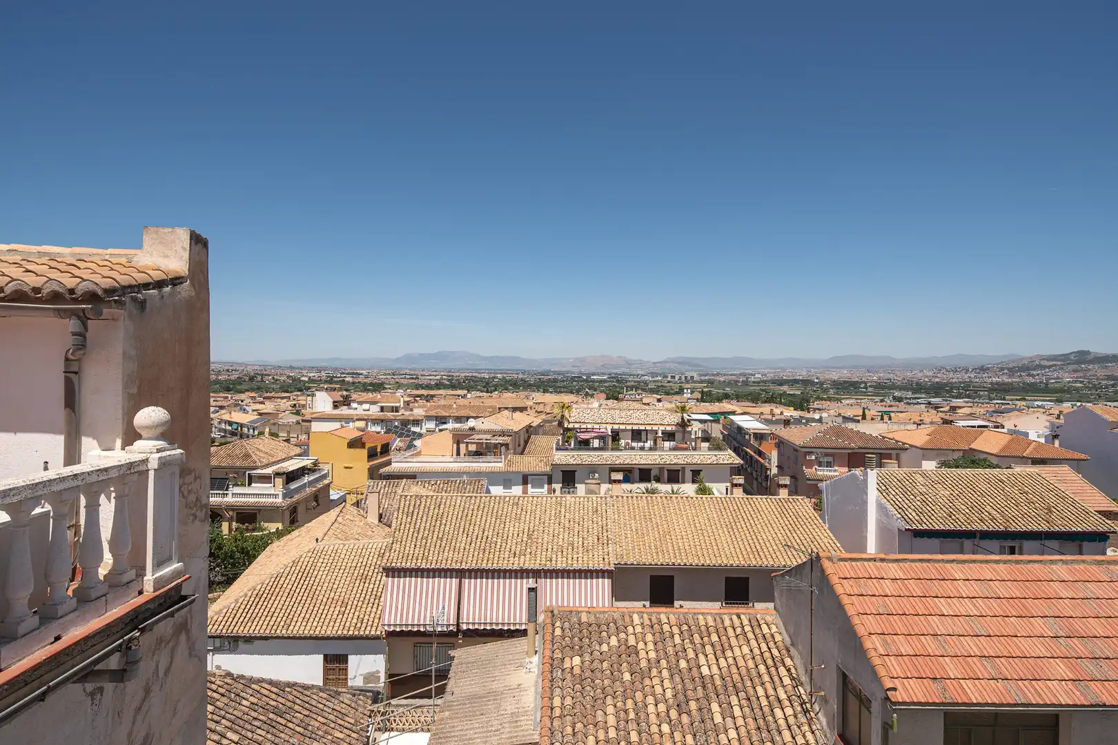 Vista exterior de Casa adosada en venda en La Zubia amb Calefacció, Terrassa i Moblat