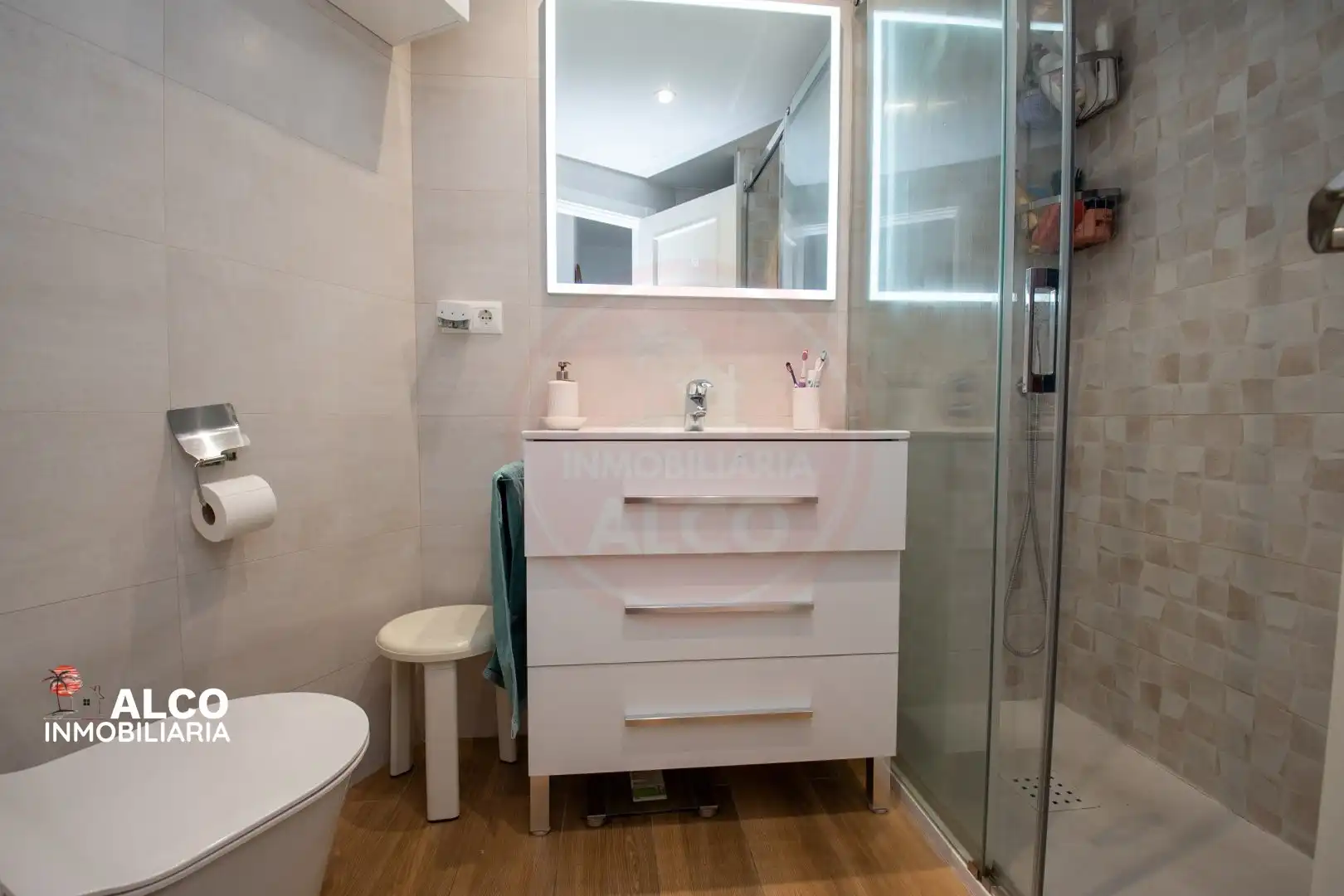 Baño de Piso en venta en Torrox con Aire acondicionado, Terraza y Piscina