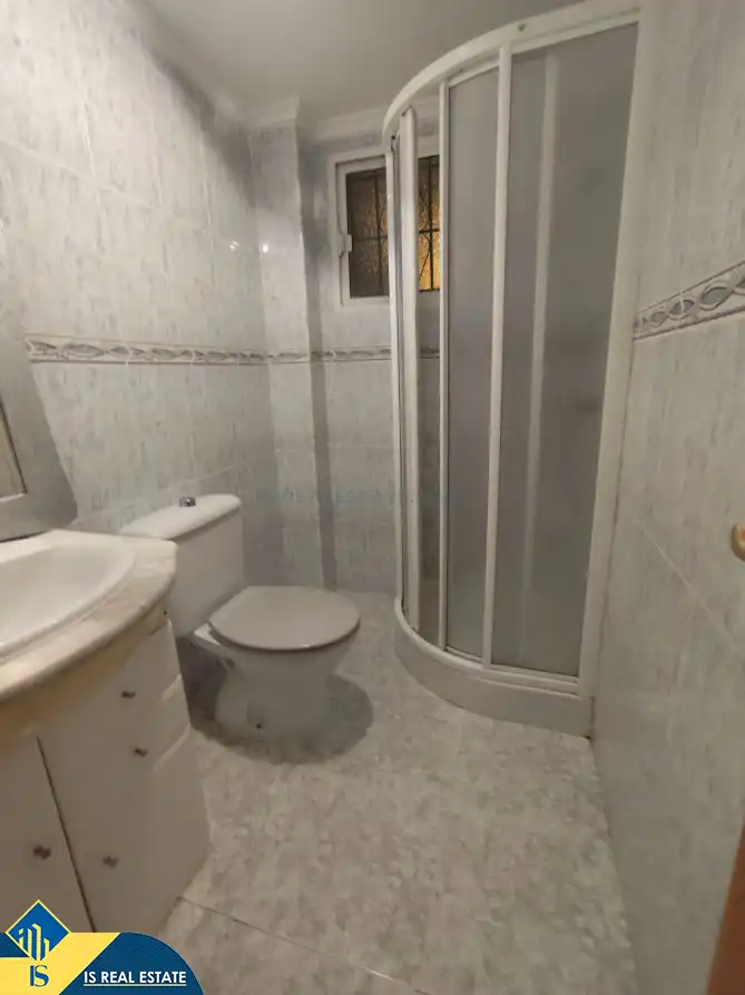 Baño de Apartamento en venta en Torrevieja con Aire acondicionado, Calefacción y Terraza