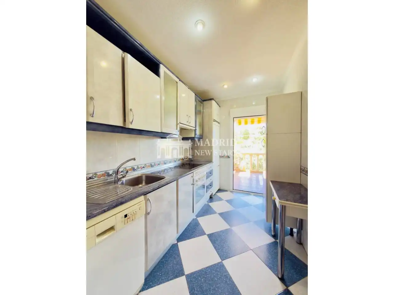 Cocina de Casa o chalet en venta en Villa del Prado con Aire acondicionado, Calefacción y Jardín privado