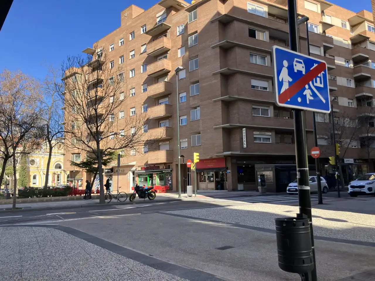 Local comercial en venda a De Cataluña