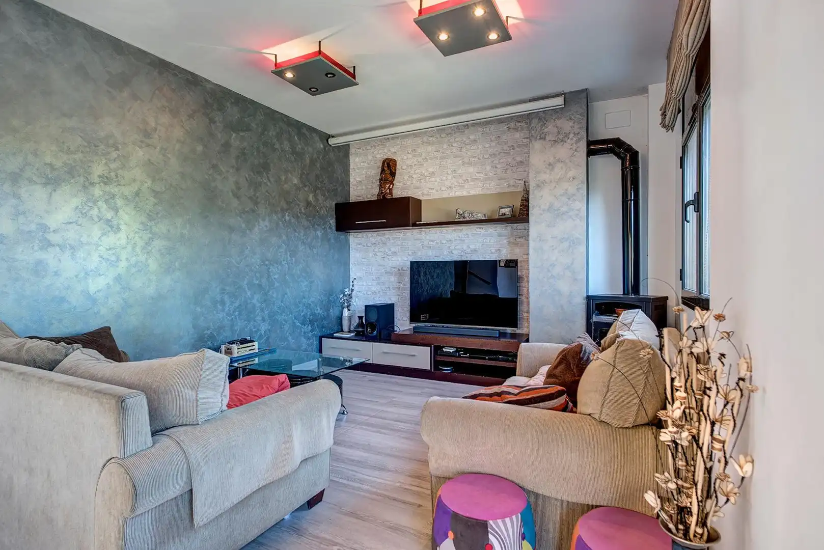 Sala de estar de Casa o chalet en venta en La Pobla de Claramunt con Aire acondicionado, Calefacción y Jardín privado