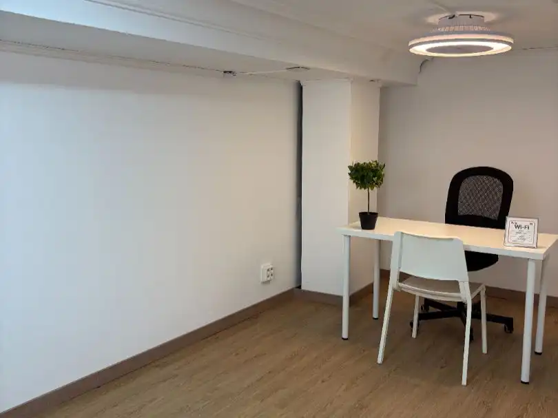 Büro zur Miete in Arona mit Terrasse, Möbliert und Internet