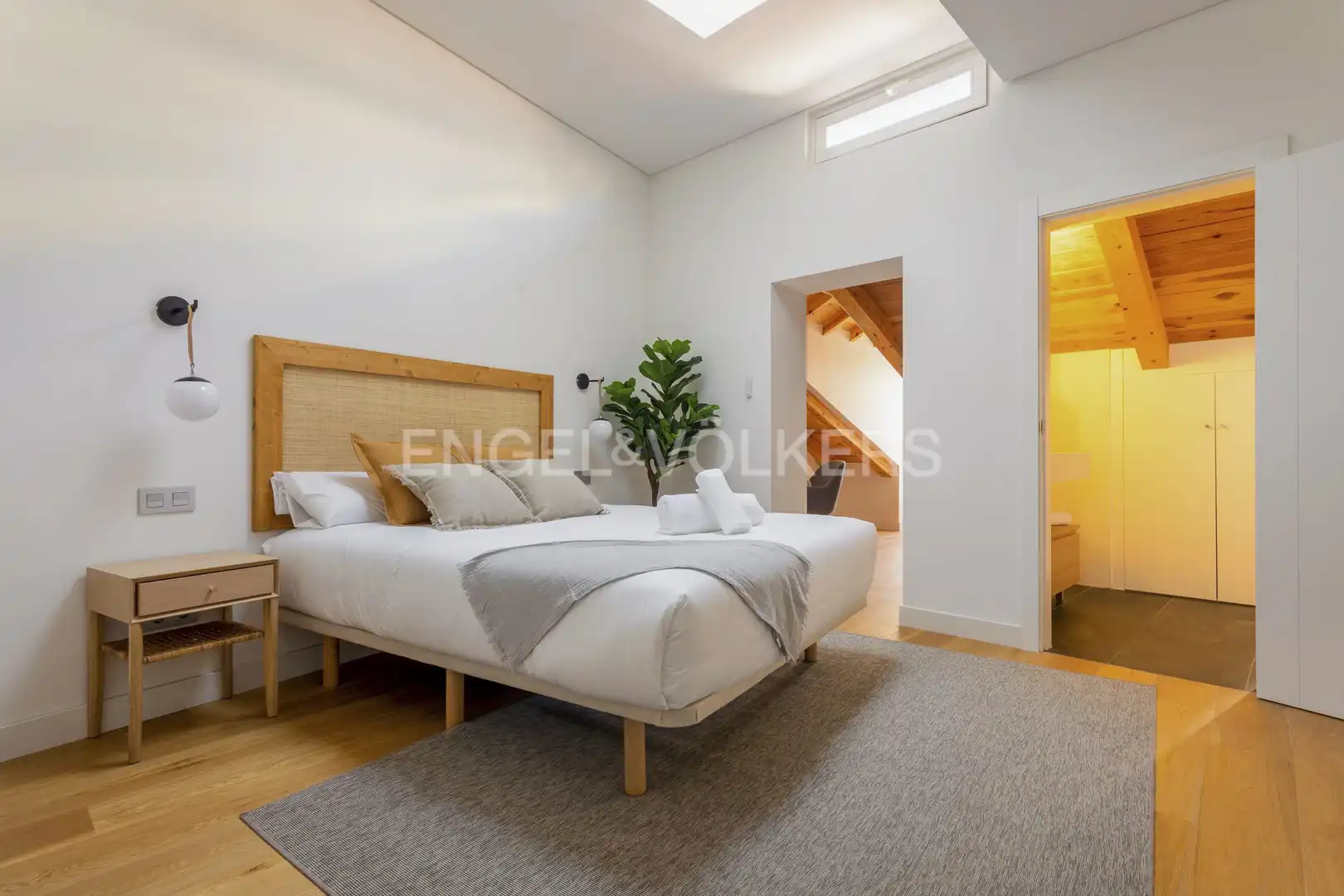 Dormitori de Apartament de lloguer en Madrid amb Aire condicionat, Calefacció i Moblat